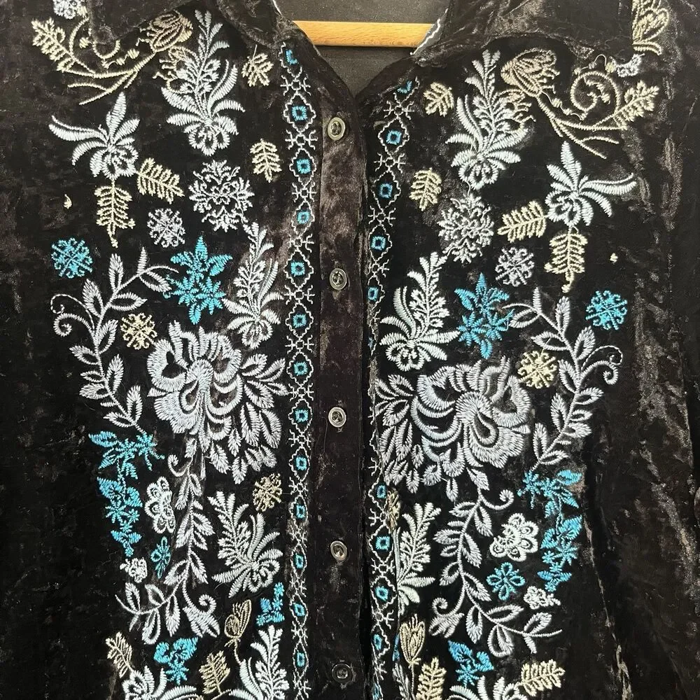 Andree by Unit Black Velvet Embroidered Burnout Button‎ Up Blouse Small